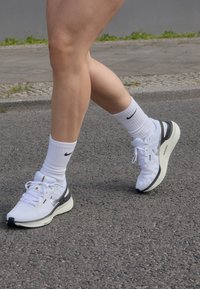 Unselected, white/black/sail/coconut milk/team red/metallic silver