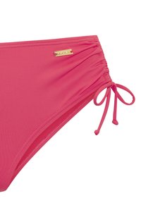 Bas de bikini rose avec détails froncés sur les côtés et liens. Caractérisé par un petit accent logo en or. Fabriqué à partir d'un tissu lisse et extensible.