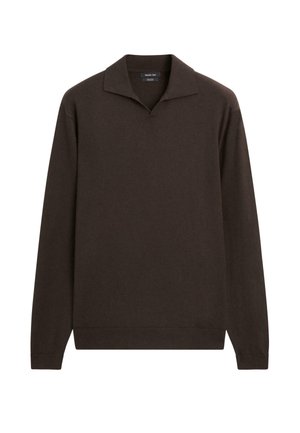 Dunkelbrauner Strickpullover mit langen Ärmeln, entspanntem Kragen sowie gerippten Bündchen und Saum, vor weißem Hintergrund dargestellt.