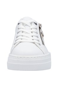 Baskets en cuir blanc au fini lisse, dotées de lacets ronds, d'une fermeture éclair sur le côté et d'une semelle en caoutchouc texturé. Design minimaliste.