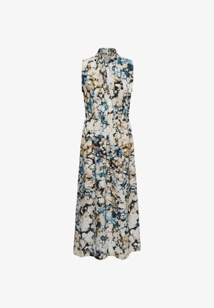 Robe maxi sans manches avec col haut, taille cintrée et motif abstrait éclaboussé aux tons bleus, beige, noirs et blancs.