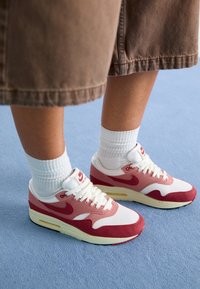 Unselected, sail/cedar/red stardust/coconut milk/black