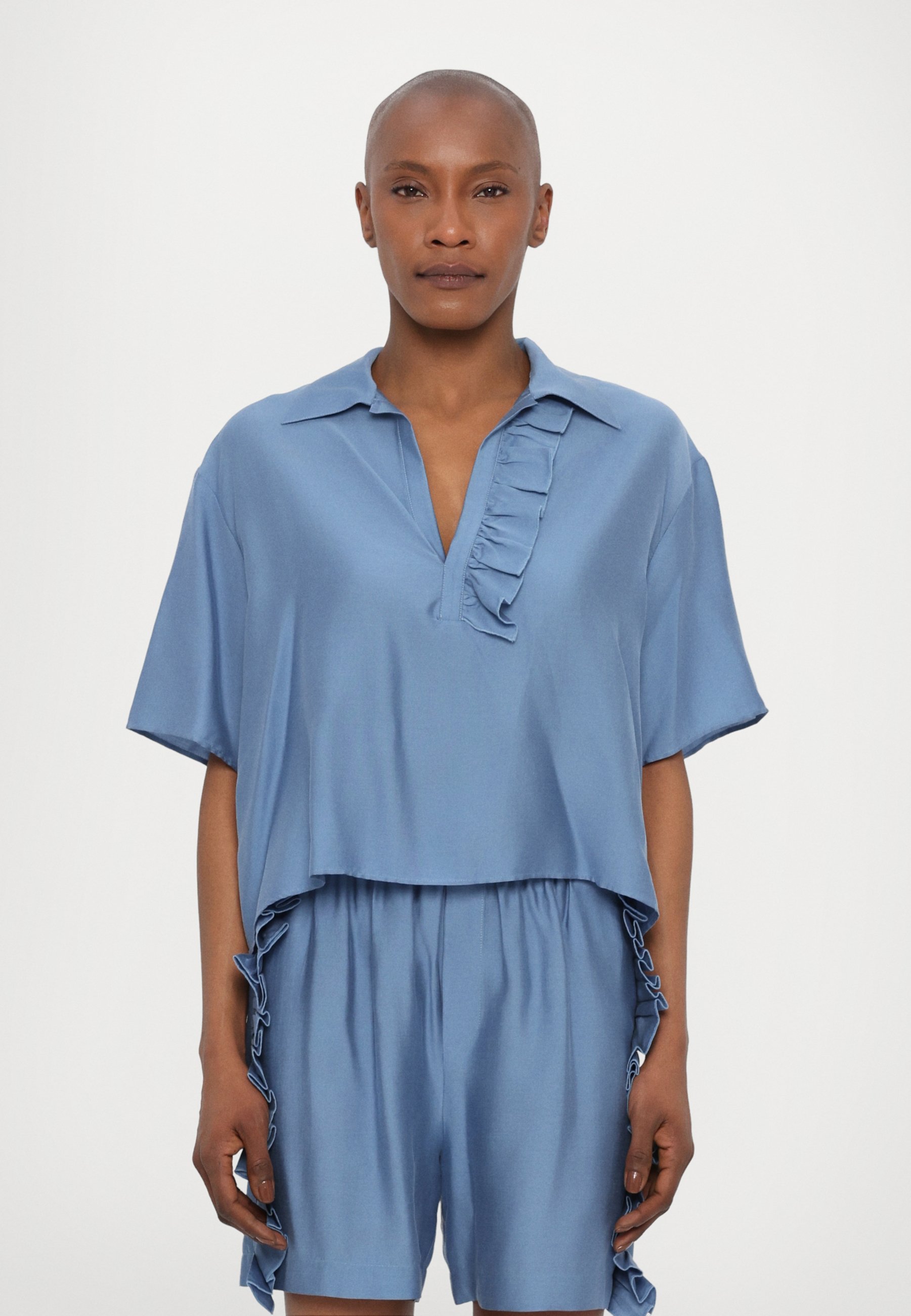 売れ筋商品|||バイト スタジオズ シャツ レディース トップス LUNA FRILL SHORT SLEEVE - Blouse - lobelia LUNA Women's Low-Cut V-Neck Blouse with Turn-Down Collar