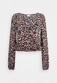 Blusa de mangas longas em tecido preto com um padrão floral apresentando flores em rosa, roxo e azul. Possui detalhes franzidos na cintura.