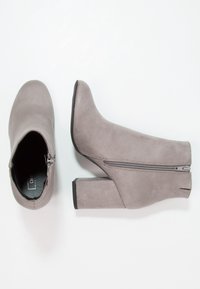ONLY SHOES Botki na obcasie