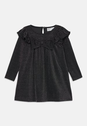 Crna dugorukava haljina sa sjajnim detaljima, nabranim ramenima i velikom mašnom na grudima, sa izrezom i dugmadi na leđima.