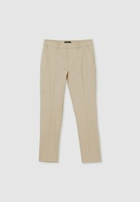 Pantaloni beige su misura con gamba dritta, realizzati in un tessuto liscio; presentano tasche laterali e pieghe frontali pulite.