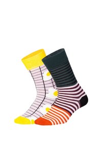 Dos pares de calcetines: uno púrpura con un patrón de cuadrícula y acentos amarillos, el otro verde oscuro con rayas y un dedo del pie naranja.