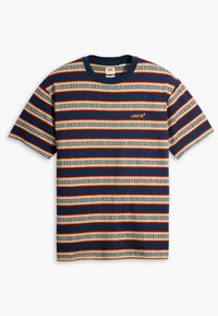 Levi's T-shirt met een marineblauwe basis en afwisselende horizontale strepen in rood, beige en met patroonaccenten. Ronde halslijn, korte mouwen.