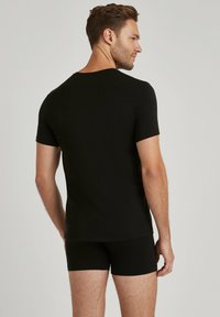 FALKE DAILY CLIMAWOOL CREW NECK - Undershirt - black