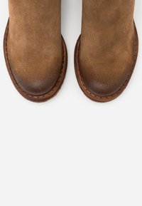 Felmini Overknees - taupe