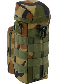 Pouch tattico mimetico realizzato in tessuto resistente. Caratterizzato da un comparto principale con zip, cinghie laterali e un gancio per il fissaggio.