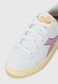 Diadora GAME STEP SNOOPY UNISEX - Scarpe da allenamento - pink/mauve/orchid