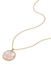 Collana d'oro con pendente circolare dalla superficie rosa iridescente liscia, simbolo zodiacale in rilievo e accenti di stelle.