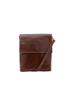 Sac à crossbody en cuir marron avec une texture lisse, fermeture à rabat et une sangle réglable. Doté de coutures contrastées et d'un design minimaliste.