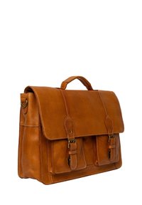 Borsa messenger in pelle marrone chiaro con patta pieghevole, doppie tasche frontali, hardware in tonalità dorata e una maniglia superiore per il trasporto.