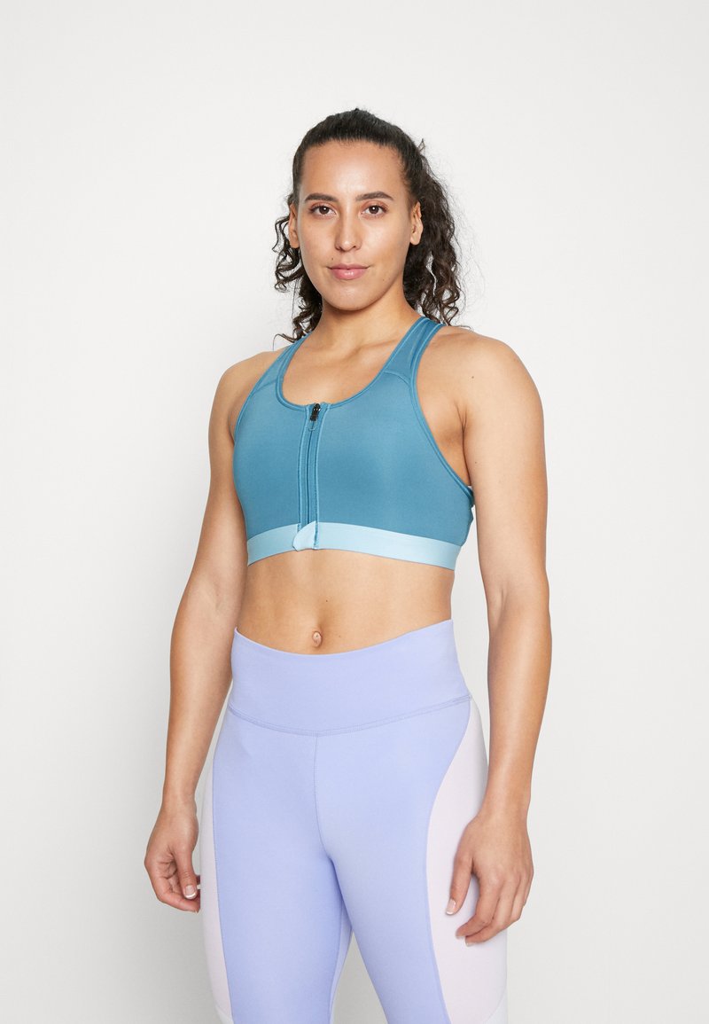 Nike Performance NIKE SWOOSH WOMEN'S MEDIUMSUPPORT PADDED ZIPFRONT
