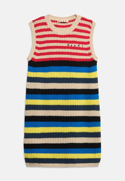 Αμάνικο πλεκτό φόρεμα με οριζόντιες ρίγες σε κόκκινο, κρεμ, μαύρο, μπλε, κίτρινο και ναυτικό μπλε, με μικρό λογότυπο "Marni" στο στήθος.