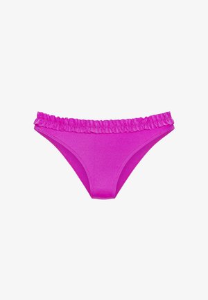 Helle pinkfarbene Bikinihöschen mit einem Rüschensaum am Bund, dargestellt vor weißem Hintergrund.