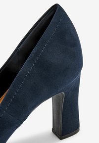 Next WIDE FIT MAVIS - Klasiski papēži - dark blue