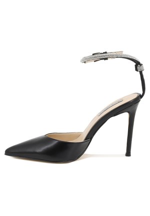 Stivaletto nero con punta a spillo, dal design elegante in pelle con un sottile cinturino alla caviglia decorato con cristalli per un tocco di stile e dettaglio.