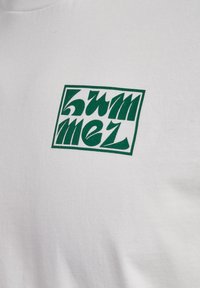 Thumbnail Image 3