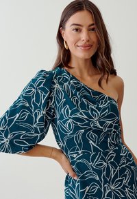 TUSSAH JACQUI - Denné šaty - outline floral emerald