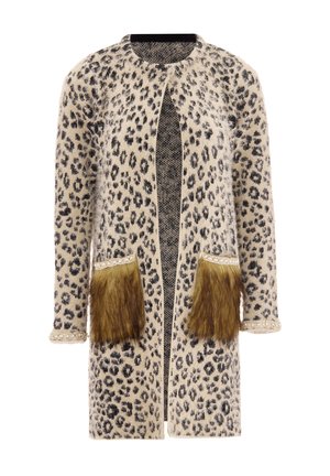 Długi kardigan w panterkę w kolorze kremowym i czarnym z futrzanymi kieszeniami i wykończeniami. Miękka tekstura, otwarty przód i długie rękawy.