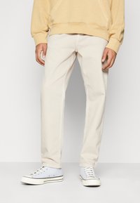 Carhartt WIP NEWEL PANT - Traperice opuštenog kroja - tonic stone dyed