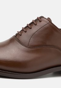 bStore SHOES - Pantofi eleganți cu șireturi - brown