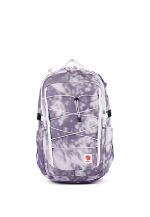 Lila und weiß gemusterter Rucksack mit vorderem elastischem Kordelzug, schwarzen Seitenschnallen und einem kleinen roten Logo-Patch unten in der Mitte.