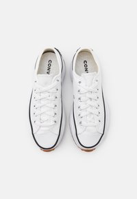 Converse RUN STAR HIKE UNISEX - Zapatillas - white/black
