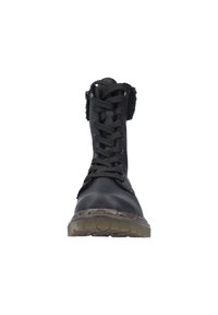 Schwarze Lederstiefel mit einem mit Fell gefütterten Kragen, Schnürung vorne und einer robusten Gummisohle. Verfügt über Ösen und ein strukturiertes Profilmuster.