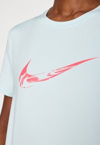 Nike Performance ONE TOP - Camiseta deportiva - glacier blue/aster pink