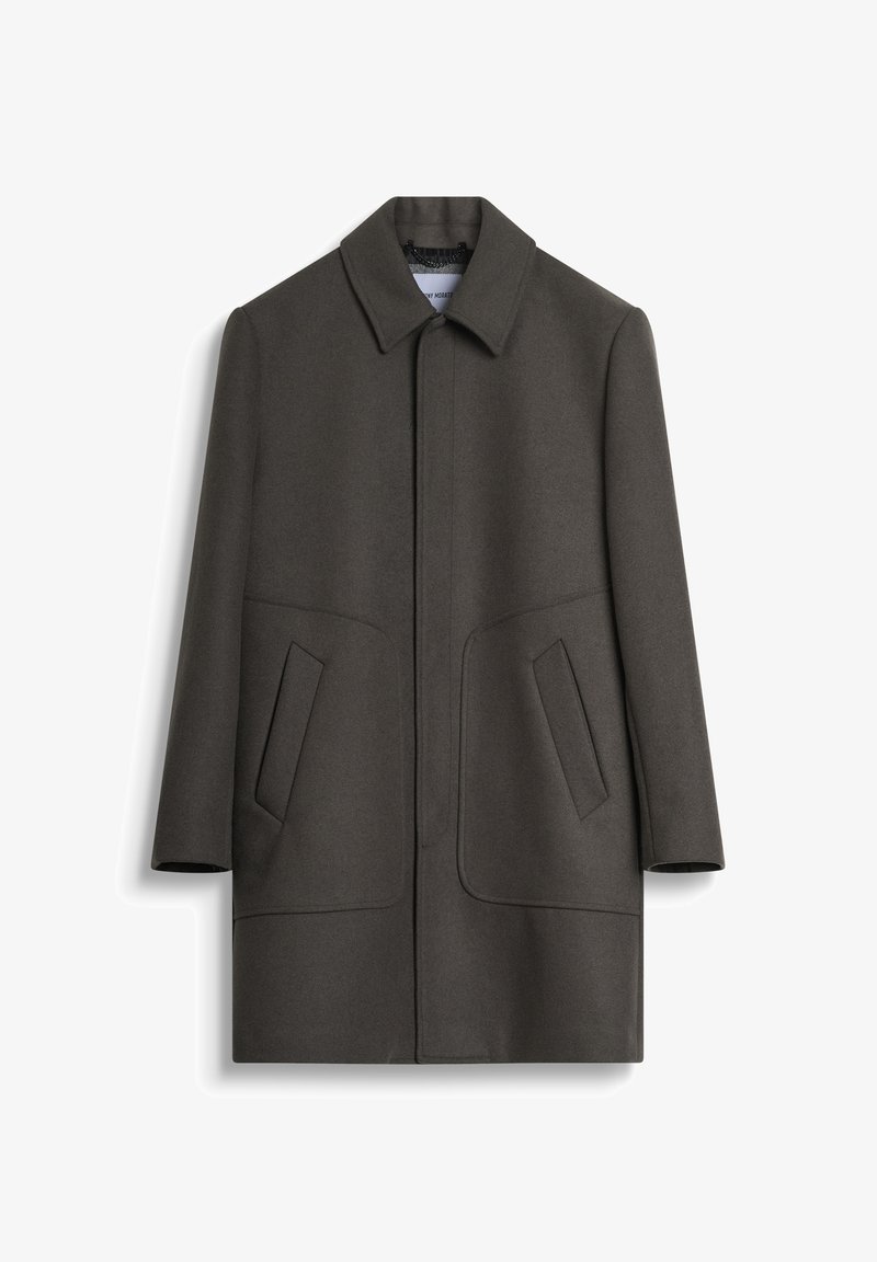 Donkergrijze wollen jas met een kraag, sluiting aan de voorkant en twee grote zijzakken. Heeft een soepele textuur en een geknipte pasvorm.