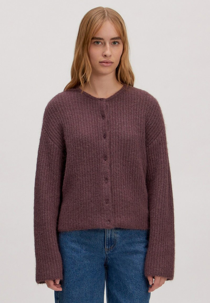 Wollen blend cardigan in mauve, met een gestructureerd patroon, ronde hals, sluiting met knopen aan de voorkant en lange, brede mouwen.