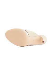 Beige højhælede sandal med åben tå og en buet strop. Har en glat læderoverdel og en struktureret sål. Størrelse markeret som 36.