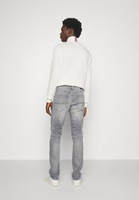 Tommy Jeans SCANTON SLIM - Slim fit jeans - grey