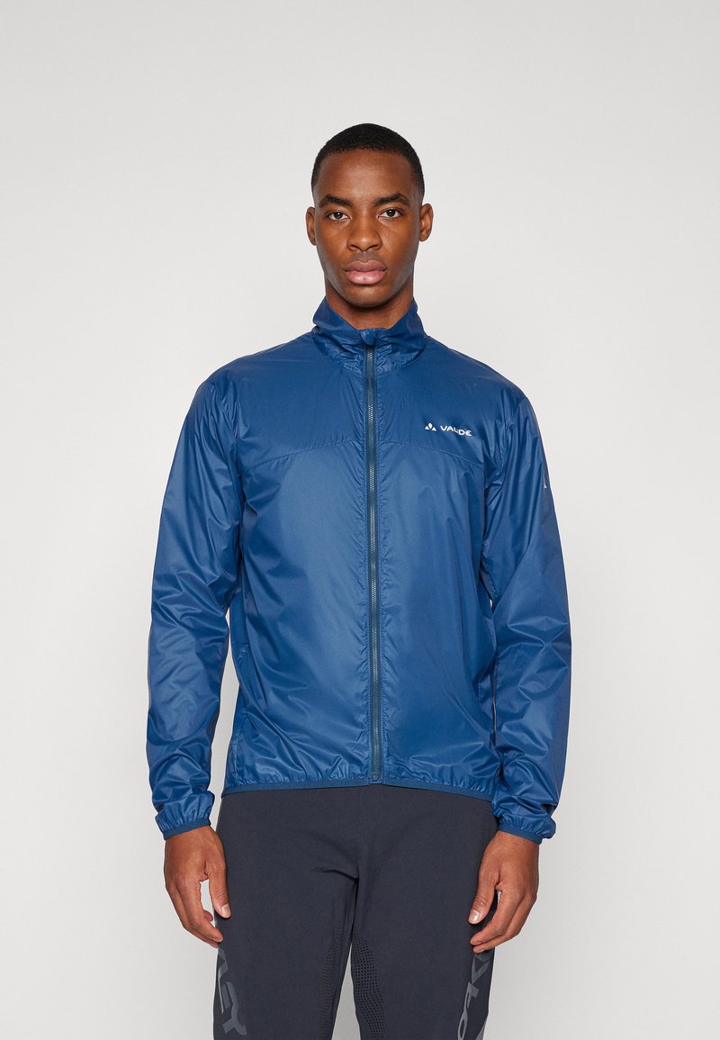 Navy blue lightweight jacket with a stand-up collar and full zip, featuring a smooth texture and elastic cuffs. Logo printed on the chest.