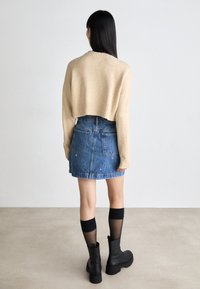 HUGO SELLEN - Jumper - open beige