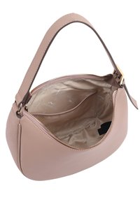 Sac à main en cuir rose clair avec une seule sangle et des finitions en métal doré. L'ouverture zippée sur le dessus révèle une doublure en satin beige et une petite poche.