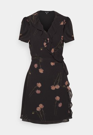 Schwarzes Wickelkleid mit kurzen Puffärmeln, Rüschensaum und floralen Mustern in Schattierungen von Rosa und Grün. Leichter Stoff mit taillierter Passform.