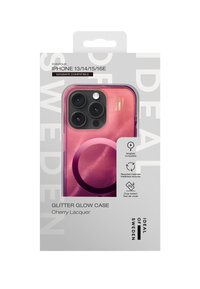 Kirsebærlakeret telefonetui med glitrende finish, MagSafe-kompatibelt, med et cirkulært designelement og stødtestet beskyttelse.