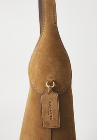 COACH BROOKLYN SHOULDER BAG 39 - Kézitáska - cedar