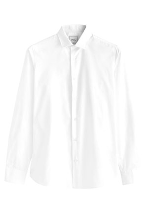 Camisa blanca de manga larga con botones, hecha de tejido suave, con un cuello clásico y pequeños cierres de botón en la parte delantera.