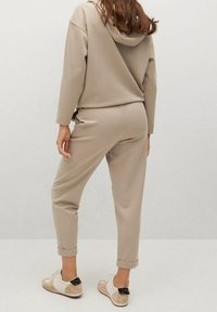 Mango Jersey con capucha - sand
