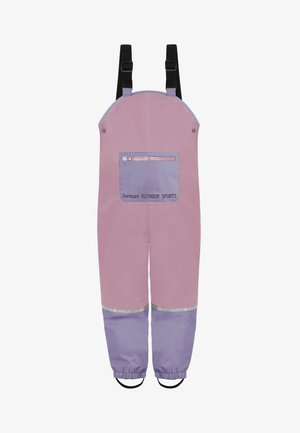 Rosa und lila wasserdichte Latzhose mit verstellbaren Trägern, Reißverschluss vorne und reflektierenden Streifen an den Bündchen. Glatte Textur.