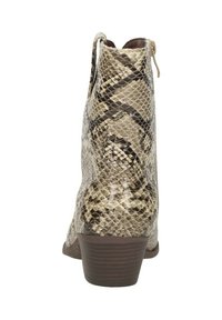 Schoenen tot de enkel van slangenleer met een glanzende afwerking, voorzien van een taps toelopende hak, textuurpatroon in beige en bruin, en een lus aan de achterkant.