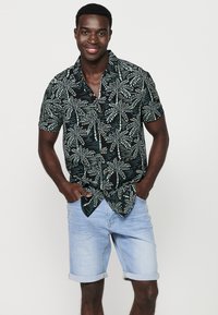 Koroshi SHORT SLEEVE - Ing - verde green