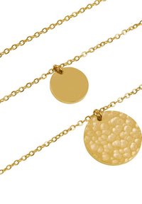 Goldene Halskette mit zwei runden Anhängern; einer glatt und einer strukturiert mit einer gehämmerten Oberfläche, angebracht an einer feinen Kette.